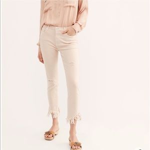 Free People • Great Heights Frayed Skinny Jeans • Sz 26
